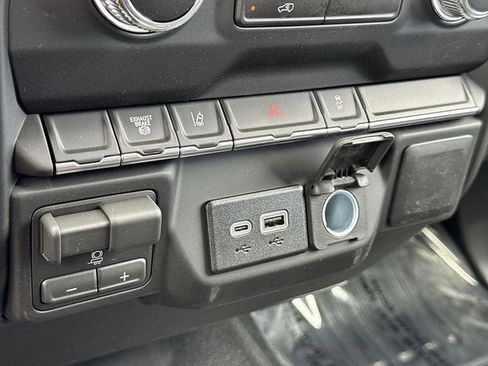 New 2026 GMC Sierra 2500 Pro AWD/4WD image 16