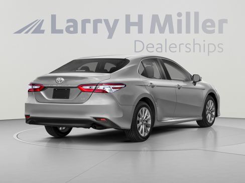 Used 2019 Toyota Camry SE w/ Audio Package FWD image 2