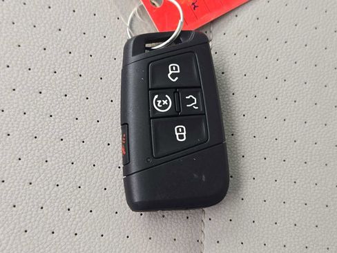 Used 2023 Volkswagen Jetta SE w/ Panoramic Sunroof Package image 32