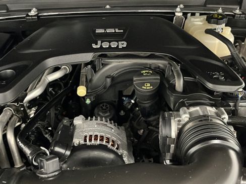Used 2021 Jeep Gladiator Rubicon w/ Dual Top Group AWD/4WD image 27