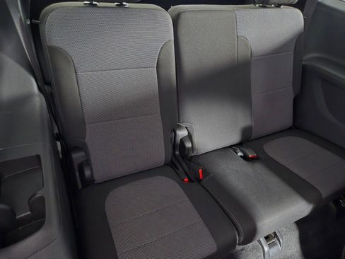 Used 2021 Chevrolet Traverse LT image 17