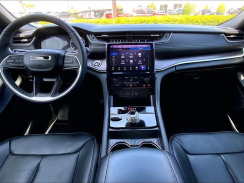 Used 2025 Jeep Grand Cherokee L Limited w/ Luxury Tech Group II image 15