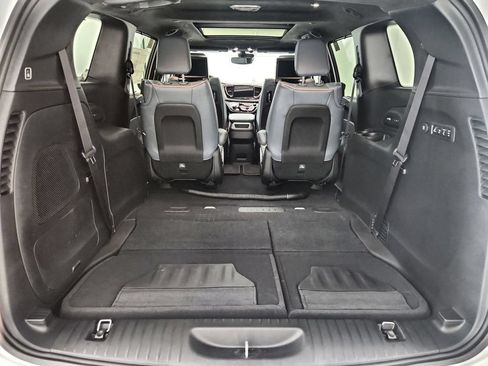 New 2027 Chrysler Pacifica Pinnacle w/ Theater Group AWD/4WD image 32