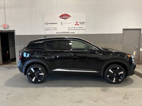 New 2025 Nissan Kicks SR image 2