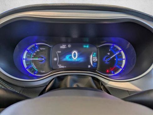 Used 2017 Chrysler Pacifica Platinum image 11