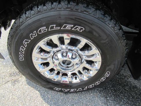 Used 2021 Ford F350 XLT w/ XLT Premium Package AWD/4WD image 9