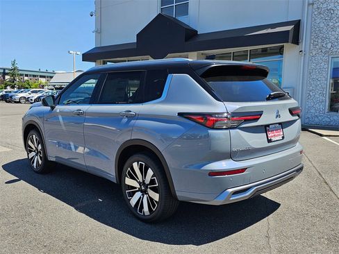 New 2025 Mitsubishi Outlander SEL image 4