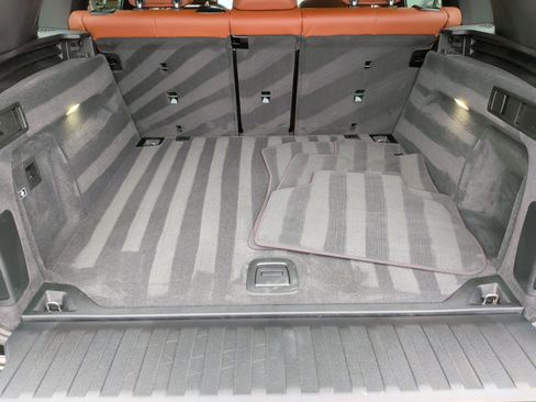 Used 2025 BMW X5 xDrive40i w/ Executive Package image 41