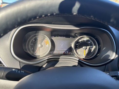 Used 2019 Jeep Cherokee Limited image 14