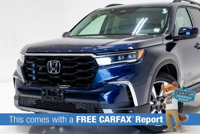 Used 2025 Honda Pilot Touring image 2
