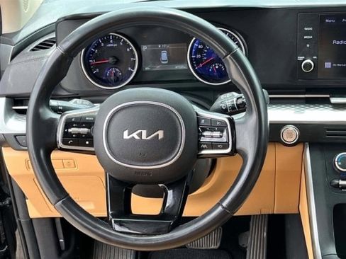 Used 2023 Kia Carnival LX FWD image 19