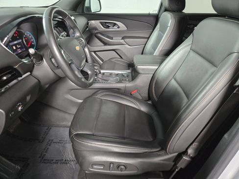 Used 2022 Chevrolet Traverse LT w/ LT Premium Package image 11
