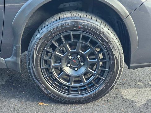 Used 2017 Subaru Crosstrek 2.0i Premium image 9