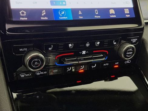 Used 2023 Jeep Grand Cherokee Overland w/ Advanced Protech Group III image 18