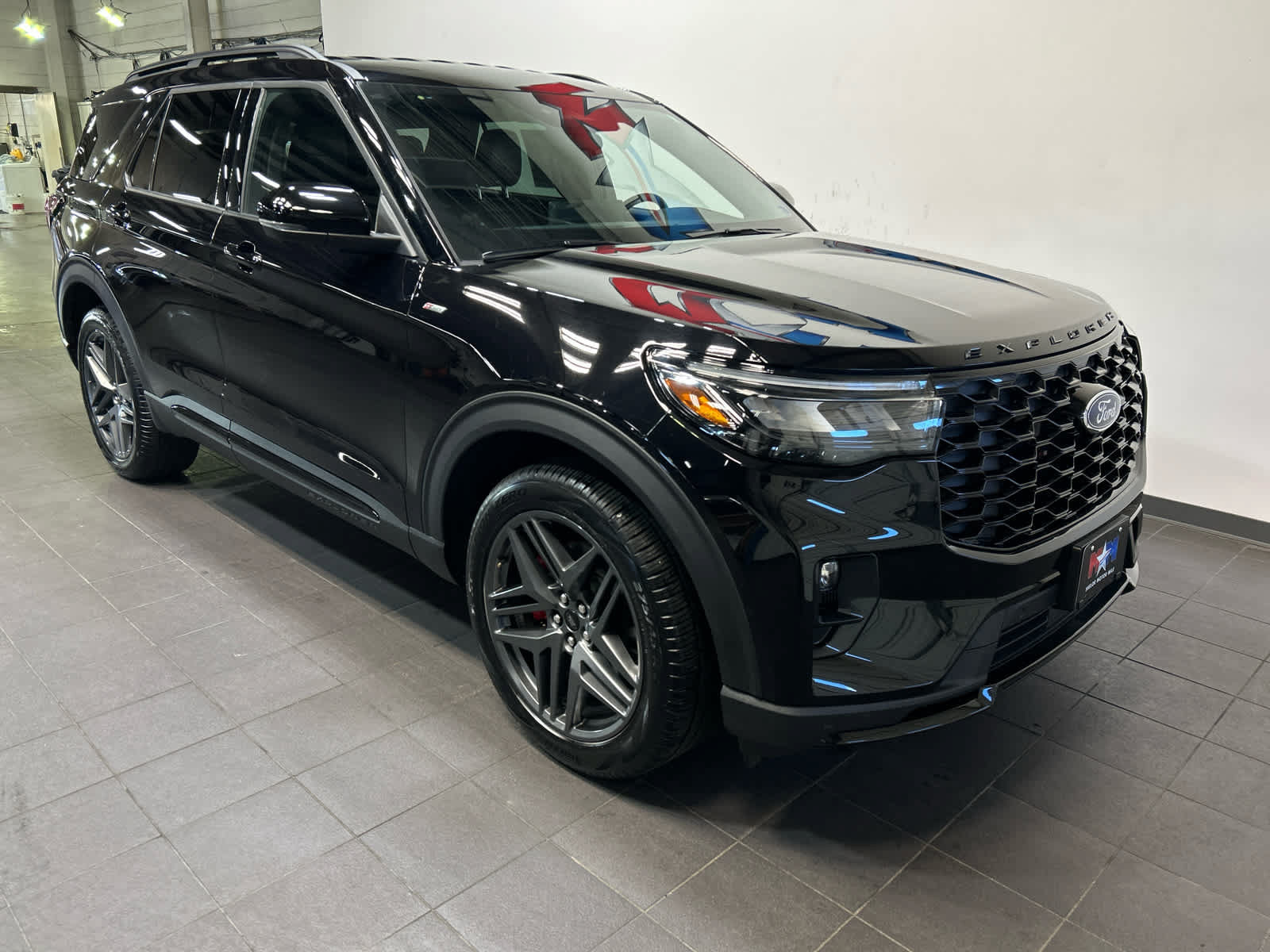 Used 2025 Ford Explorer ST-Line w/ ST-Line Street Pack AWD/4WD image 2