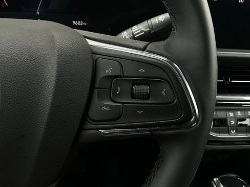 Used 2025 Buick Envista Sport Touring image 33