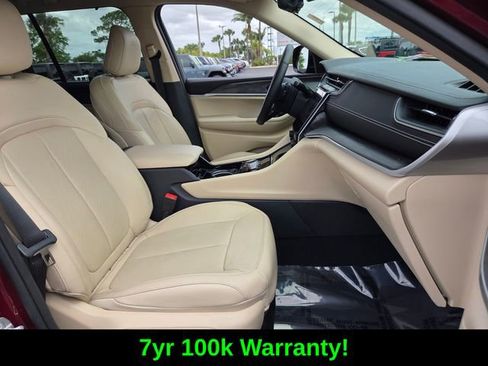 Certified 2022 Jeep Grand Cherokee Limited w/ Luxury Tech Group II image 17