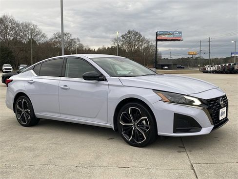 Used 2024 Nissan Altima 2.5 SR image 8