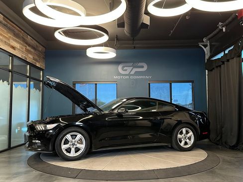 Used 2015 Ford Mustang Coupe RWD image 23