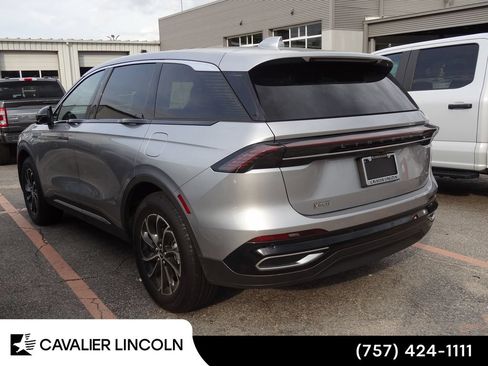 Used 2026 Lincoln Nautilus Premier AWD/4WD image 5