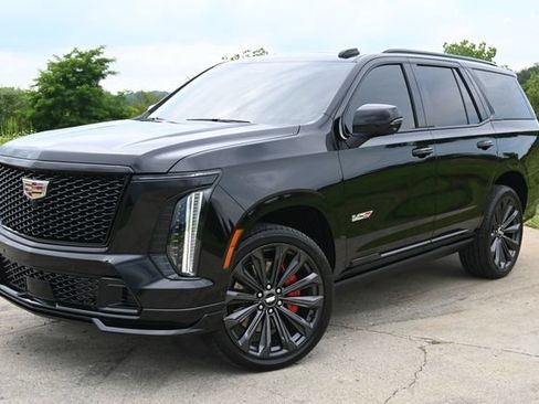 Used 2026 Cadillac Escalade V AWD/4WD image 1