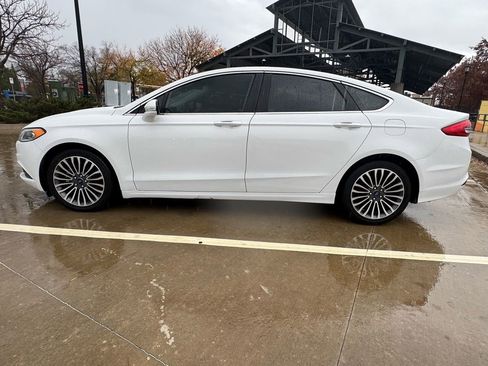 Used 2018 Ford Fusion SE w/ Fusion SE Technology Package FWD image 5