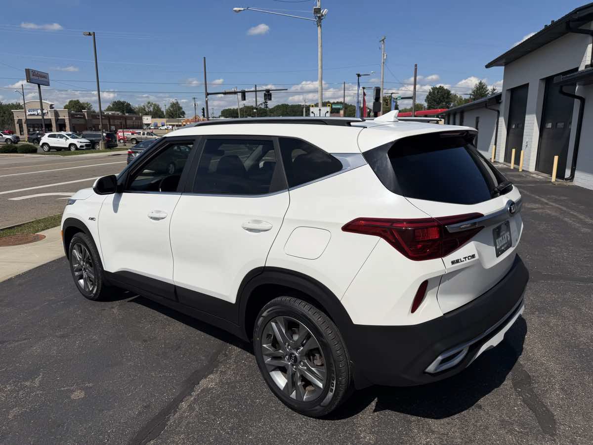 Used 2021 Kia Seltos S AWD/4WD image 3
