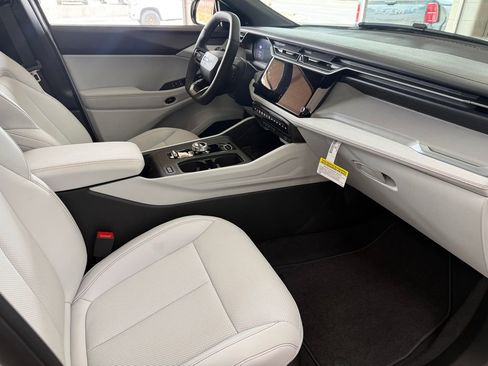 New 2026 Jeep Cherokee Limited image 3