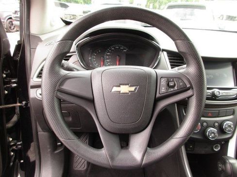 Used 2017 Chevrolet Trax LS AWD/4WD image 19