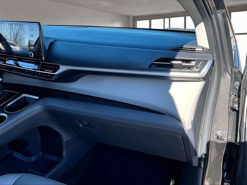 Used 2024 Toyota Sienna XLE image 27