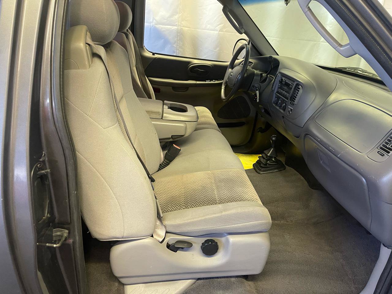 Used 2004 Ford F150 XLT AWD/4WD image 11
