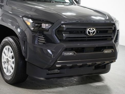 Certified 2025 Toyota Tacoma SR5 image 4