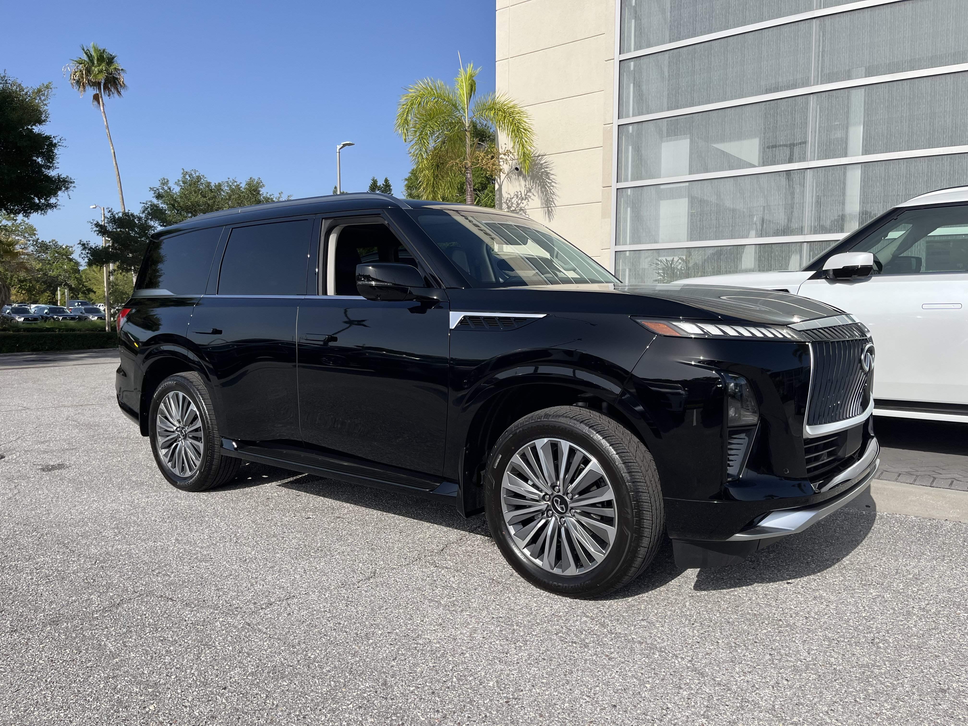 Certified 2026 INFINITI QX80 Luxe w/ Cargo Package AWD/4WD image 10
