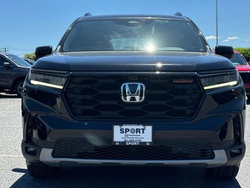 Certified 2025 Honda Pilot TrailSport image 6