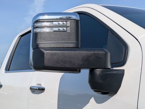 Used 2025 Chevrolet Silverado 2500 High Country w/ Technology Package image 12