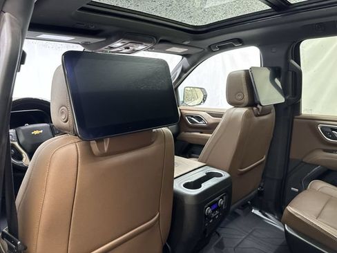 Certified 2023 Chevrolet Suburban High Country w/ Advanced Technology Package AWD/4WD image 15