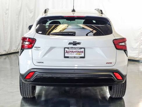 Used 2025 Chevrolet Trax RS w/ Sunroof Package FWD image 8