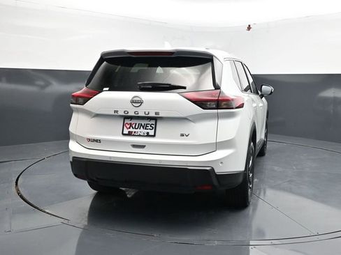 Used 2024 Nissan Rogue SV FWD image 8