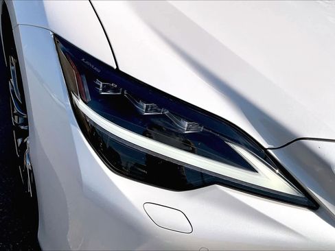 Used 2023 Lexus LS 500 w/ Accessory Package (Z1) image 28