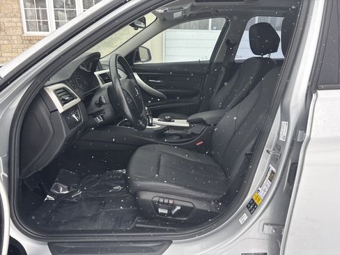 Used 2018 BMW 320i xDrive Sedan w/ Convenience Package image 14