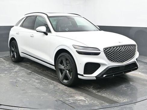 Used 2023 Genesis GV70 2.5T Sport Prestige w/ Sport Prestige Package image 2