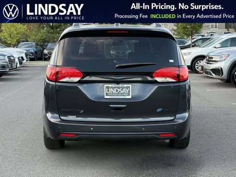 Used 2019 Chrysler Pacifica Limited w/ Advanced Safetytec Group FWD image 6