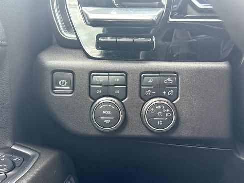 Certified 2024 Chevrolet Silverado 1500 High Country w/ Technology Package AWD/4WD image 37
