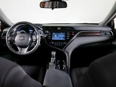 Used 2018 Toyota Camry LE FWD image 4
