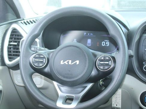 Used 2023 Kia Soul LX w/ LX Technology Package image 14