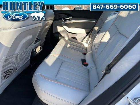 Used 2024 Audi Q8 e-tron Prestige image 15