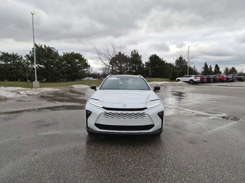 Used 2025 Toyota Crown Signia w/ Advanced Technology Package image 2