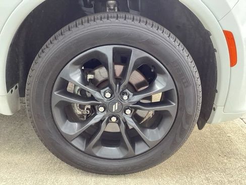 Used 2023 Dodge Durango GT w/ Blacktop Package AWD/4WD image 9
