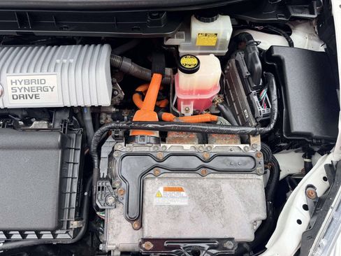 Used 2010 Toyota Prius Five w/ Advanced Technology Pkg FWD image 13
