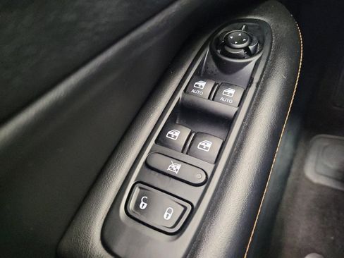 Used 2018 Jeep Compass Latitude w/ Safe & Security Group AWD/4WD image 27
